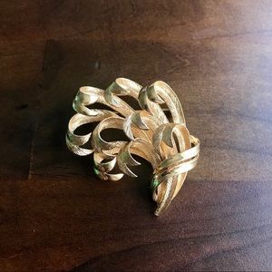 Vintage STAMPED Gold Feather Spray Pin Brooch